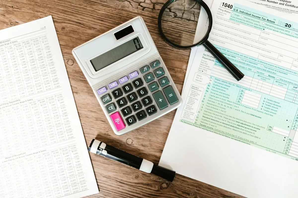 Tabla doméstica comparando plazo, saldo mínimo y abono de intereses